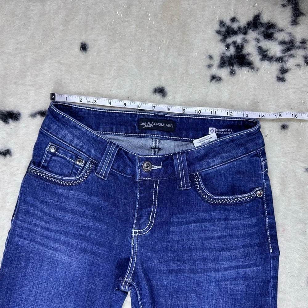 Lee Platinum women's Dark Wash Mid Rise Barely Boot Cut Denim Jeans Size 28
